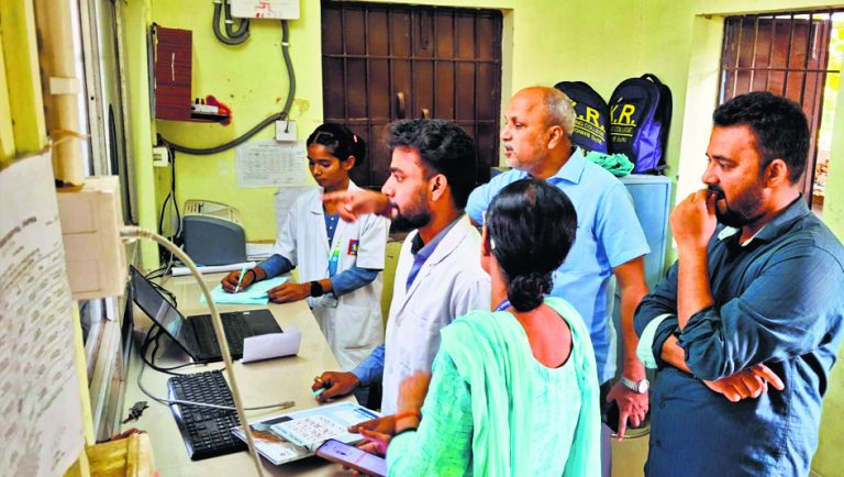 saran news. ओपीडी में रजिस्ट्रेशन कराना हुआ आसान, अब स्कैन करते ही कटेगी पर्ची