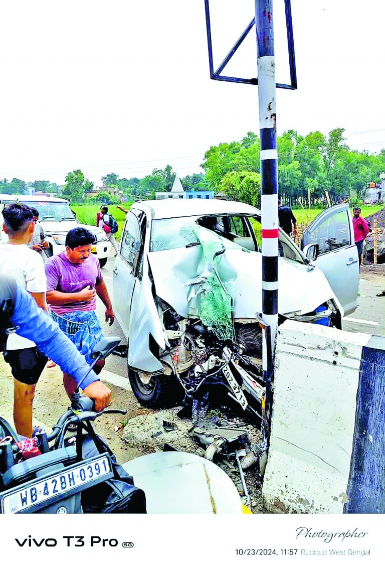 हादसे में बहन की हो गयी घटनास्थल पर मौत, भाई और चालक गंभीर रूप से घायल