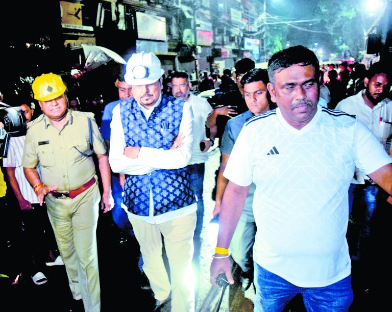 दीपावली से पहले भयावह अग्निकांड से तिहट्टी बाजार के व्यवसायी मायूस, भारी नुकसान