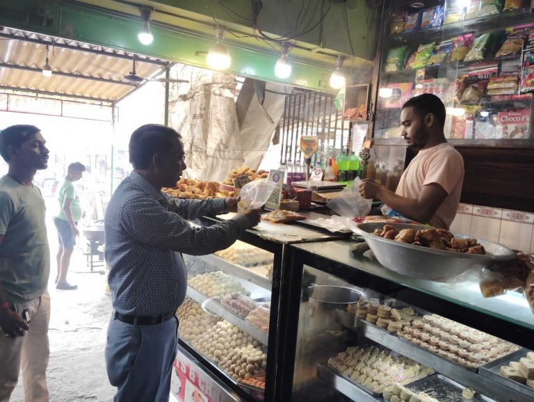 दुकानों में रखे दूषित खोवा व लड्डू को किया गया नष्ट