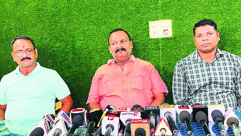 Jharsuguda News: किरमिरा ब्लॉक में अविश्वास प्रस्ताव काे लेकर बीजद व भाजपा आमने-सामने, गरमायी राजनीति