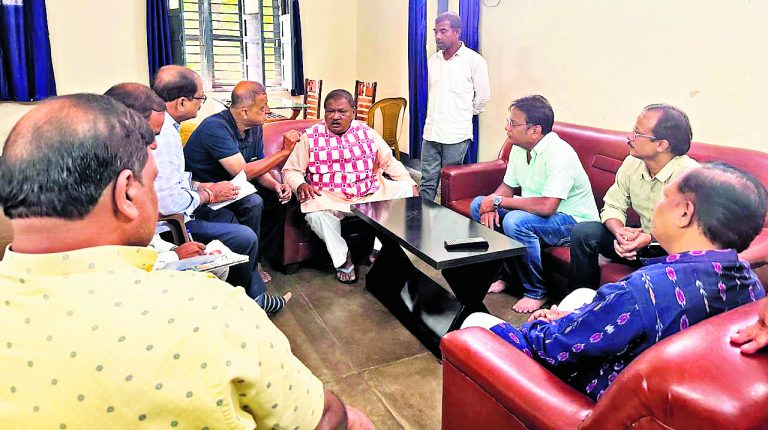Rourkela News: केंद्रीय मंत्री जुएल ओराम की समीक्षा बैठक में बोले अधिकारी, ओएसएचबी राउरकेला कार्यालय शुरू करने में लगेगा समय