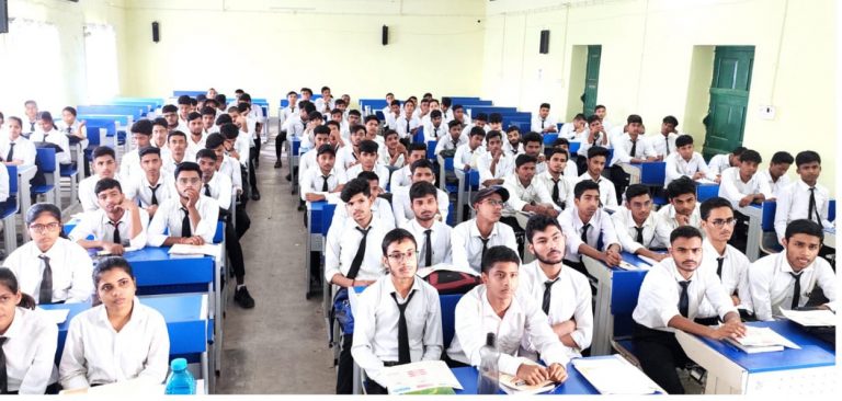 योजना का लाभ उठाकर छात्र अपने भविष्य को बनायें बेहतर