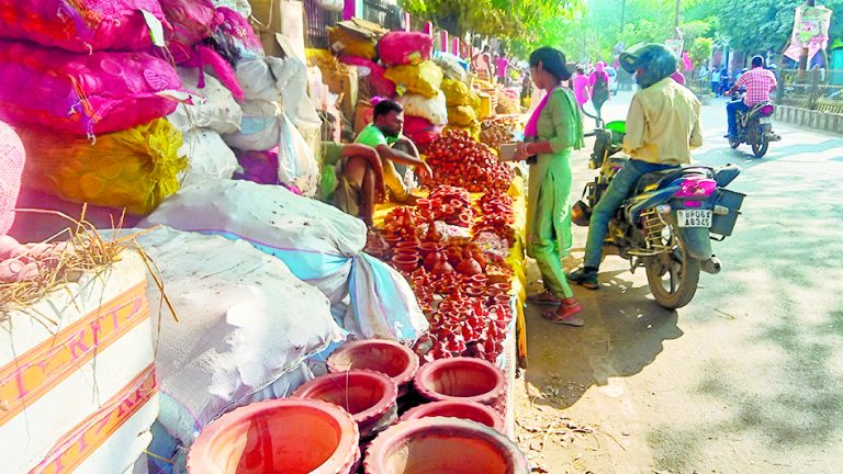 Chhapra News : ऑनलाइन ऑर्डर अधिक, दीपावली में लोकल कारोबार प्रभावित