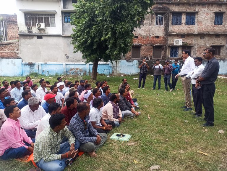 सीएस के आश्वासन पर दूसरे दिन 102 एंबुलेंस कर्मचारी संघ की हड़ताल समाप्त