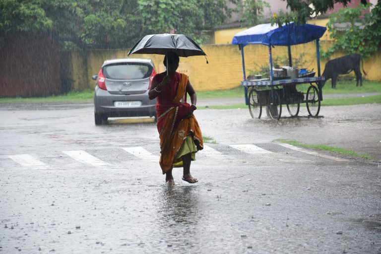 BOKARO NEWS: बोकारो में सुबह से ही छाये रहे बादल, रुक-रुक कर हुई बारिश