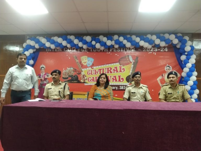 Samastipur News: निजी व व्यक्तिगत जानकारी को सोशल मीडिया पर शेयर न करें : प्रधानाचार्य