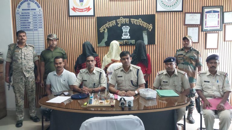 देसी पिस्टल, नौ कारतूस व 72 बोतल अंग्रेजी शराब जब्त