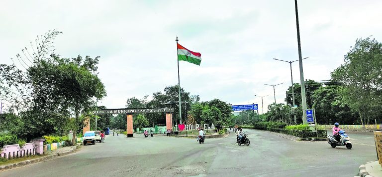 Rourkela News: दिनभर हुई रुक-रुक कर होती रही बारिश, स्मार्ट सिटी में ठिठुरन बढ़ी