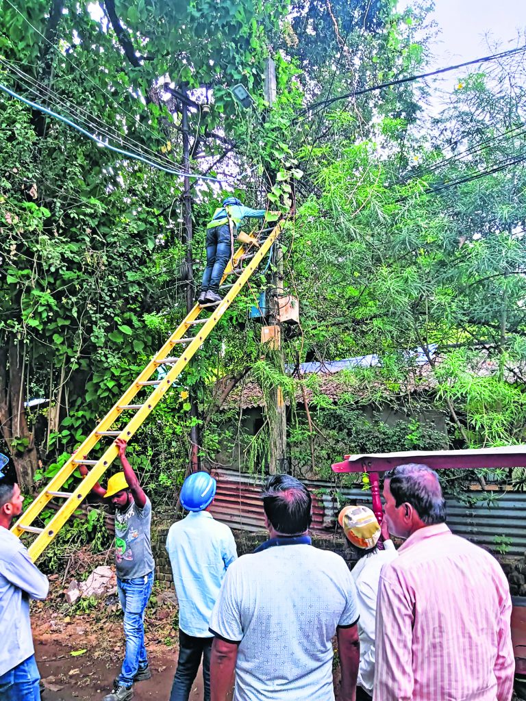 Rourkela News: सरकारी क्वार्टरों पर अवैध कब्जा के खिलाफ शुरू हुई सख्ती, 39 क्वार्टरों का बिजली कनेक्शन काटा गया