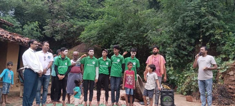 नुक्कड़ नाटक कर पानी बचाओ, जीवन बचाओ का दिया संदेश