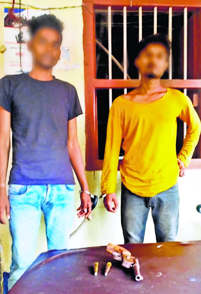 hajipur news. हथियार के साथ बाइक सवार दो बदमाश गिरफ्तार