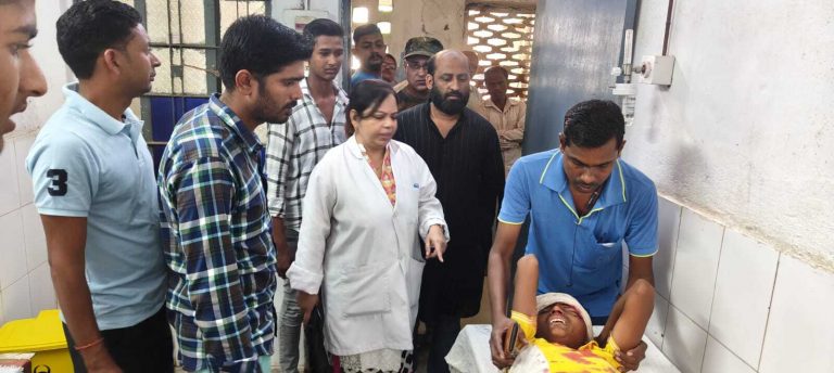 सड़क दुर्घटना में छात्र व बाइक चालक घायल