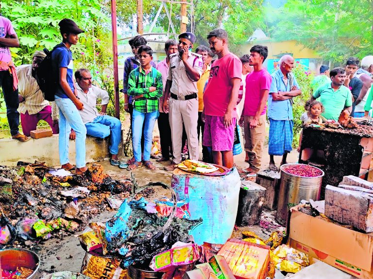 Chhapra News : किराना दुकान में लगी भीषण आग, लाखों का सामान जलकर राख