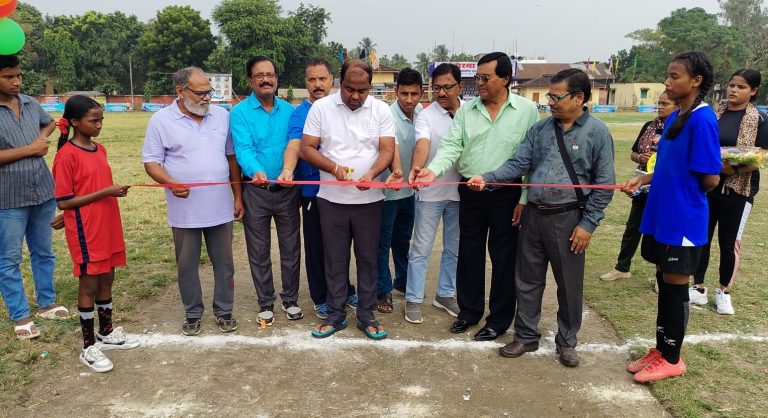 जोश व उत्साह के बीच छठे चरण में फुटबॉल प्रतियोगिता का हुआ आगाज