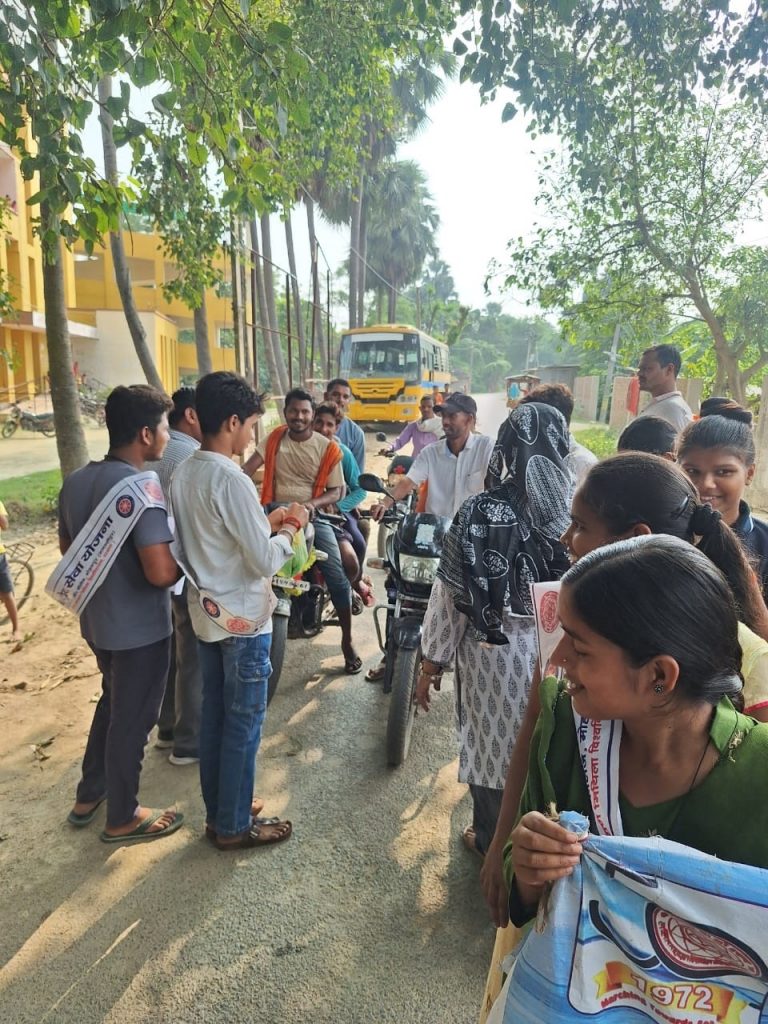 Samastipur News: सडकों पर अभियान चलाकर यातायात नियम के प्रति किया जागरूक