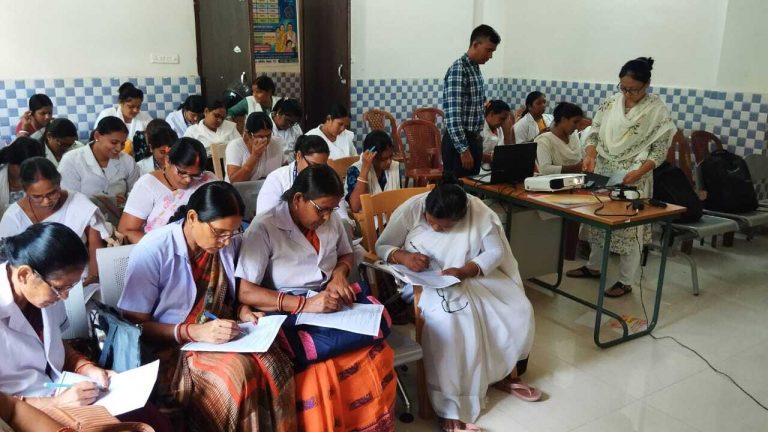 एनीमिया पर प्रभावी प्रशिक्षण:  “पोठिया सीएचसी में स्वास्थ्य कर्मियों ने सीखा रोकथाम और उपचार का महत्व “