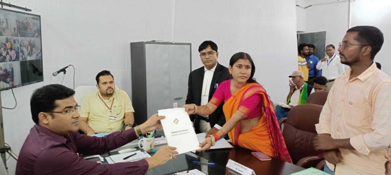 BOKARO NEWS : अंतिम दिन गोमिया विस से आठ तथा बेरमो विस से छह ने कराया नामांकन