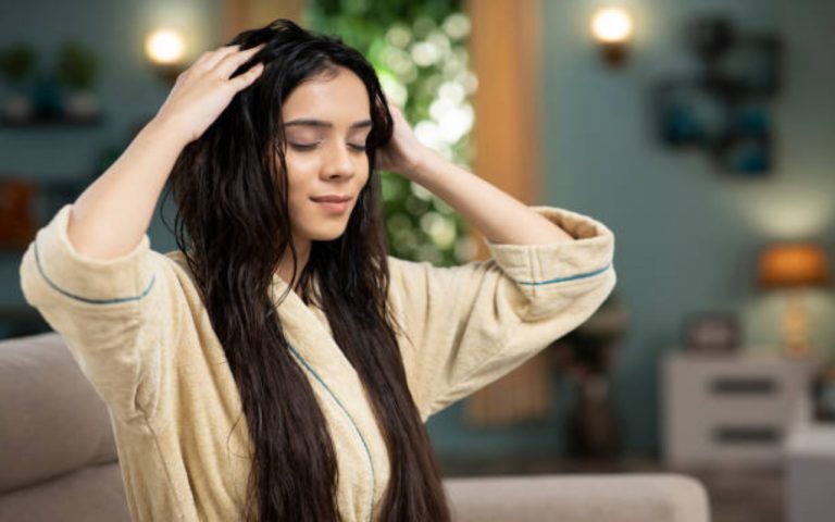 Hair Care Tips: हेयर ऑइल्स से जुड़ी झूठी बातें जिनके बारे में जानना आपके लिए जरूरी