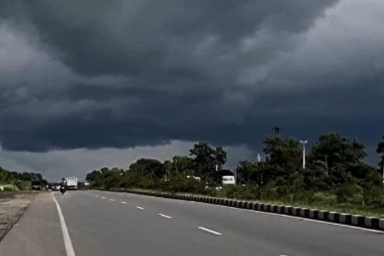 Aaj Ka Mausam: झारखंड में आज और कल बदला रहेगा मौसम का मिजाज, आकाश में छाए रहेंगे बादल