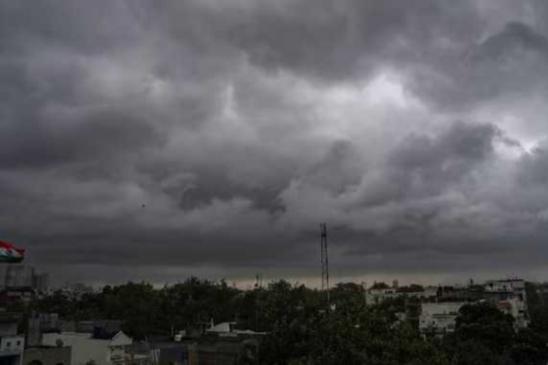 Muzaffarpur Weather: छाए रहेंगे काले बादल, हल्की सर्दी का होगा एहसास, जानें आज का मौसम अपडेट