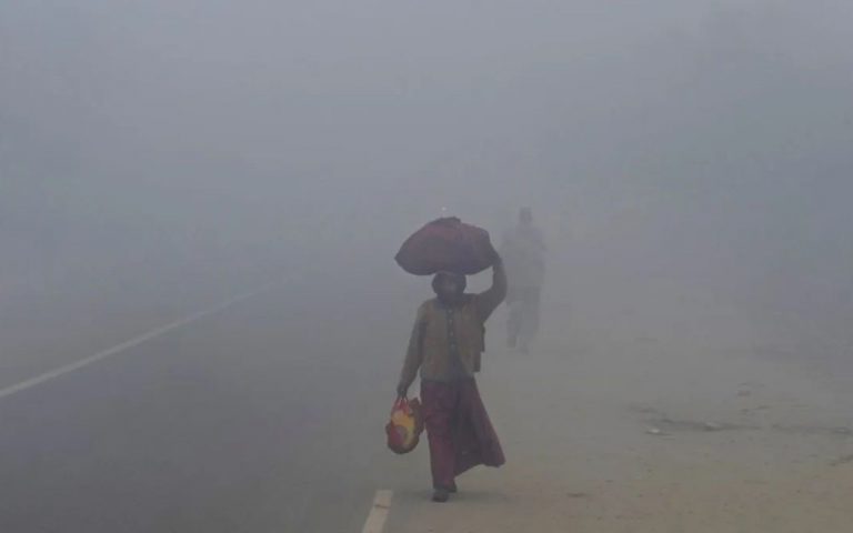 Munger Weather: कोहरे के बीच गुरुवार की हुई  सुबह, 3 डिग्री सेल्सियस तक गिरा मौसम का पारा