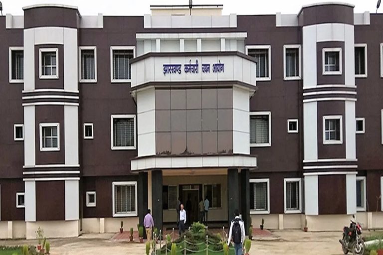 JSSC में 39 हजार से अधिक पदों पर अटकी हैं नियुक्ति प्रक्रिया, अभ्यर्थी लगातार कर रहे हैं परीक्षा कैलेंडर जारी करने की मांग