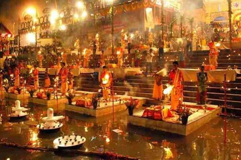 Dev Diwali 2025 Date: देवताएं इस दिन मनाएंगे दीपावली, जानें इस दिन का महत्व