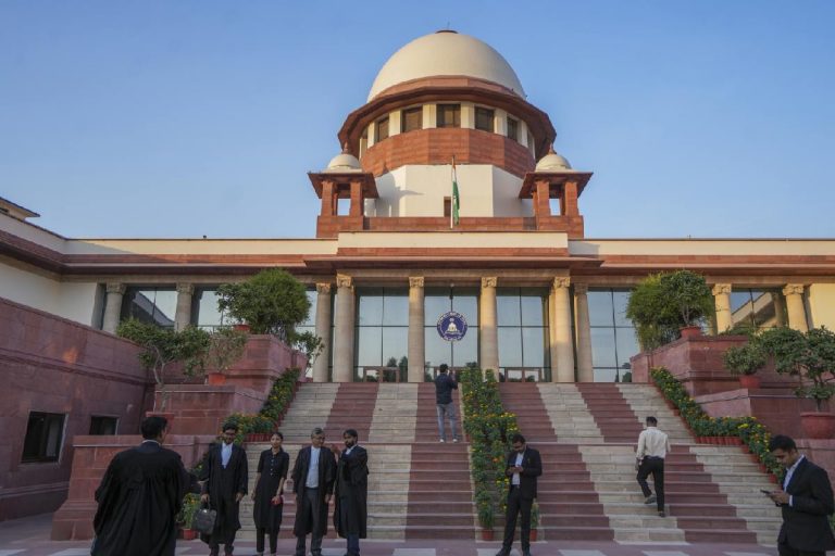 Supreme Court: मुफ्त की योजनाओं से लोग बन रहे हैं परजीवी