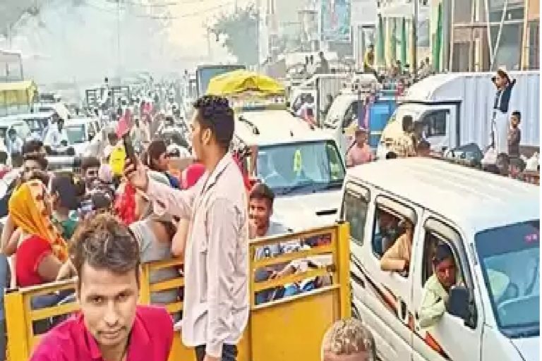 Traffic Jam: कार्तिक पूर्णिमा पर गंगा स्नान व मेले के कारण गांधी सेतु व एनएच पर लग रहा जाम