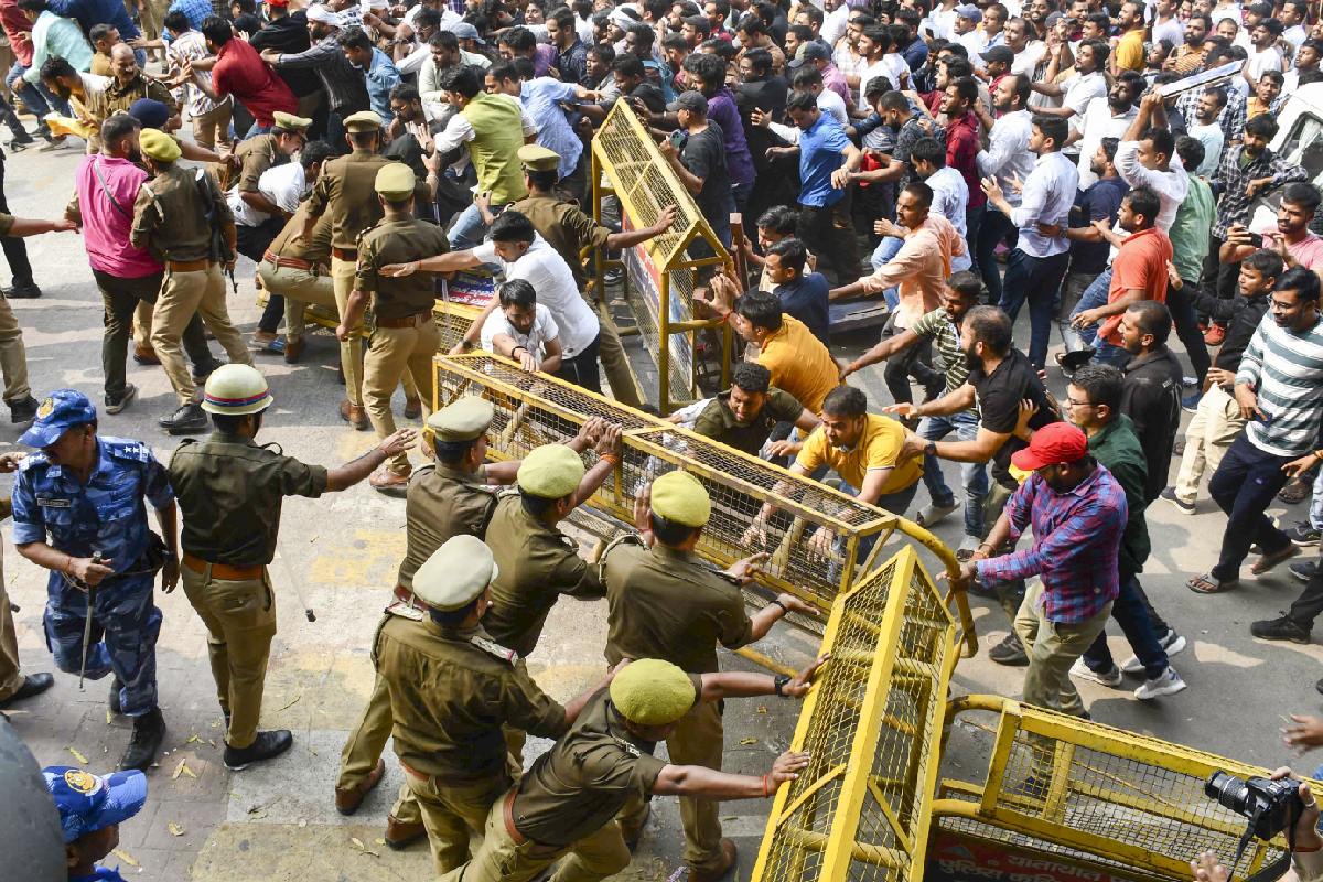 prayagraj students protest