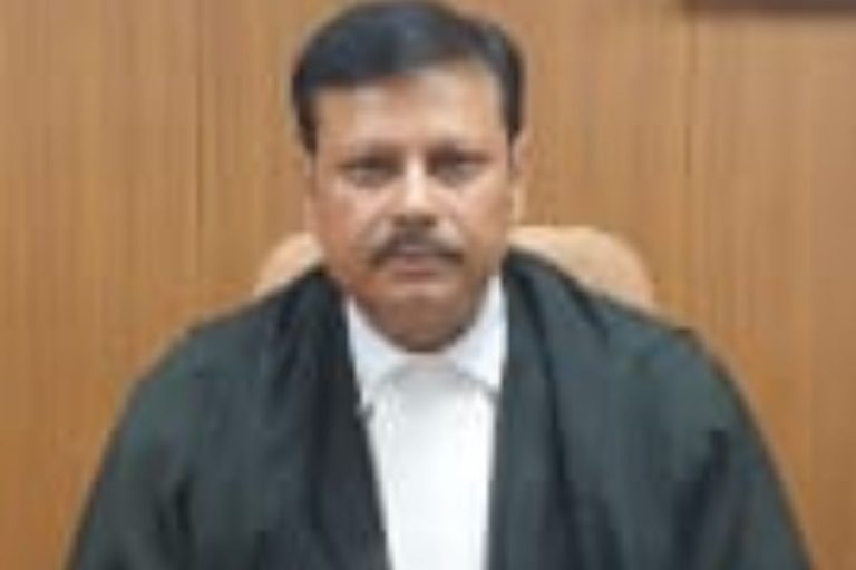 Jharkhand News: धनबाद के जज सुजीत कुमार सिंह का निधन, अशर्फी अस्पताल में थे इलाजरत