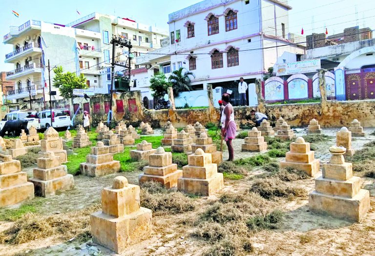Gopalganj News  : शहर के 36 घाटों पर 30 हजार व्रती देंगे अर्घ, तैयारियां हुईं तेज