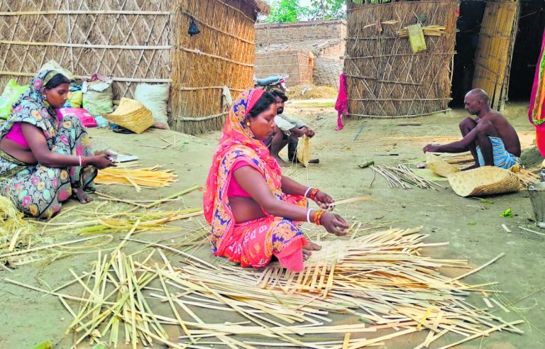 Chhapra News : परसा में बने कलसुप व दउरा की दिल्ली व कोलकाता तक डिमांड