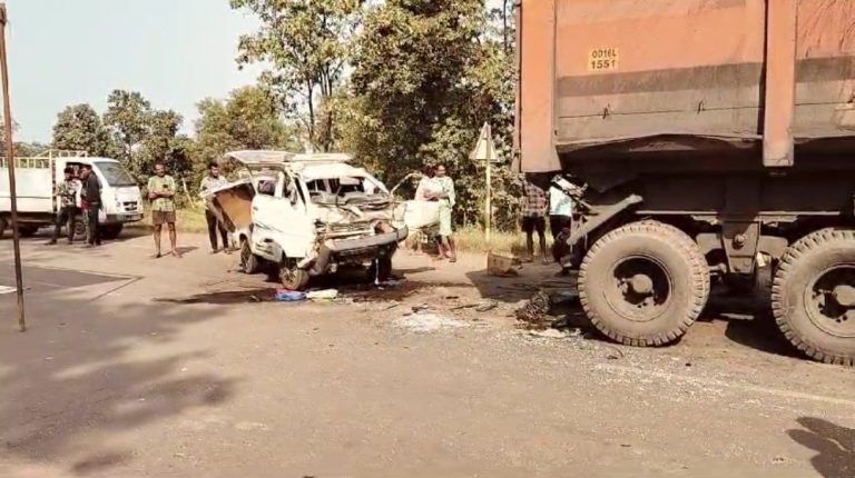 Rourkela News: मारुति वैन ने ट्रेलर में मारी टक्कर, कीर्तन मंडली के सात सदस्याें की मौत, पांच गंभीर