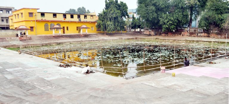 शहर के 12 घाटों पर 60 हजार व्रती करेंगे अर्घ्य अर्पित