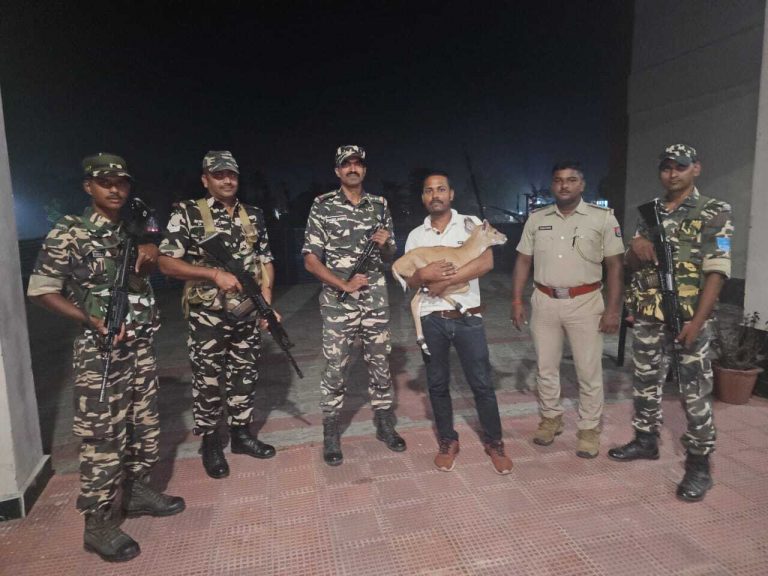 एसएसबी ने हिरण के बच्चे को तस्कर की गिरफ्त से कराया मुक्त