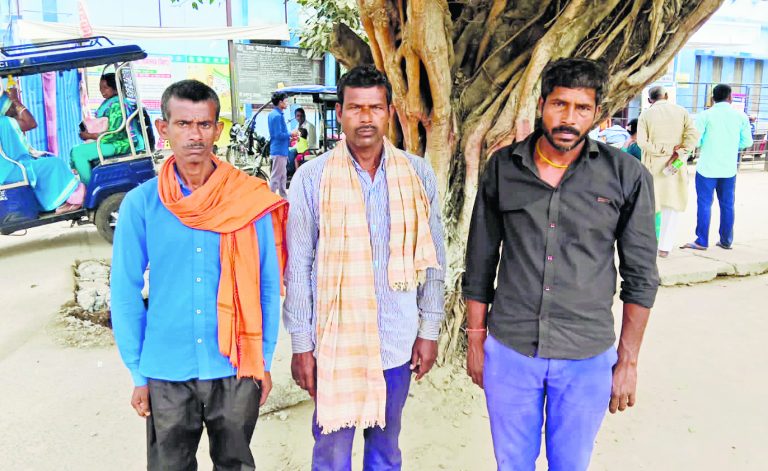 Gopalganj News  : खराब ट्रक को धक्का दे रहे पांच मजदूरों को बोलेरो ने पीछे से मारी टक्कर, दो की मौत