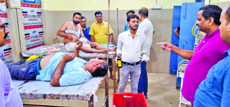 Chhapra News : : दिनदहाड़े घर में घुसकर की डकैती, विरोध करने पर युवक को मारी गोली