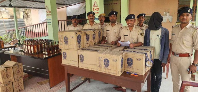 विदेशी शराब लदा पिकअप व चालक गिरफ्तार
