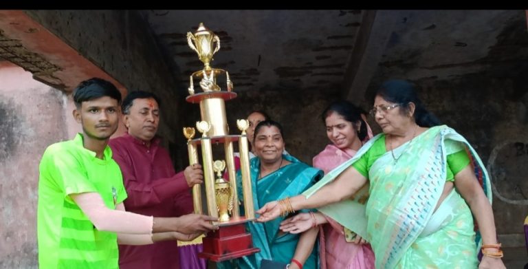 BOKARO NEWS : क्रिकेट टूर्नामेंट के फाइनल में एलिगेंट एकादश छपरगढ़ा विजयी