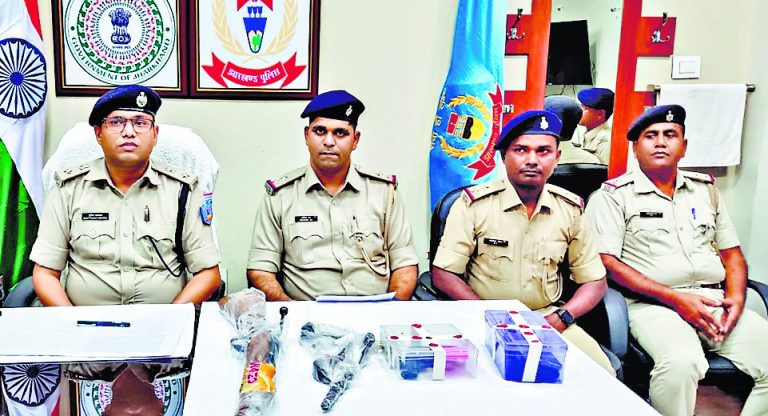 अपराध की योजना बनाते गिरोह के सरगना सहित तीन अपराधी गिरफ्तार
