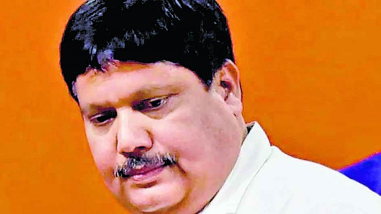 भाटपाड़ा नगरपालिका में धोखाधड़ी मामले में अर्जुन सिंह को नोटिस