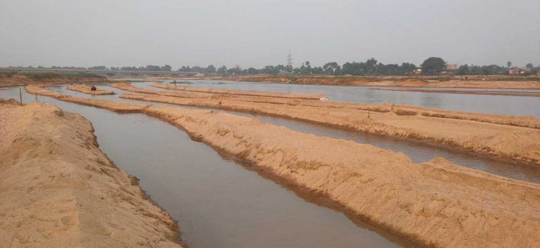 खतरनाक छठ घाटों पर तैनात रहेंगे गोताखोर, की जायेगी बैरिकेडिंग