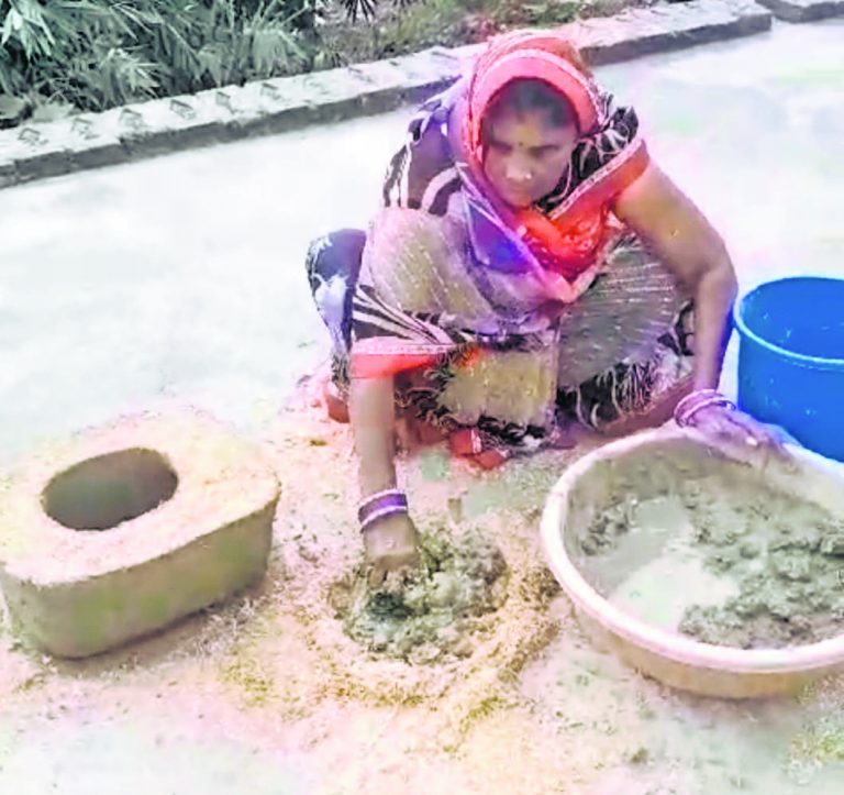 Chhapra News : नगरा की नजमा खातून 18 साल से कर रही हैं छठ महापर्व