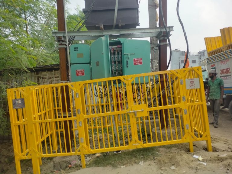 सुरक्षा को लेकर ट्रांसफॉर्मर की ग्रिल से घेराबंदी