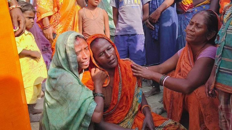 छठ के दौरान अलग अलग  जगहों पर डूबने से पांच बच्चों की मौत, परिजनों में मची चित्कार