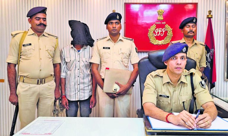 Gopalganj News  : लॉरेंस बिश्नोई गैंग के नाम पर डॉक्टर समेत पांच लोगों से रंगदारी मांगनेवाले तीन अपराधी धराये