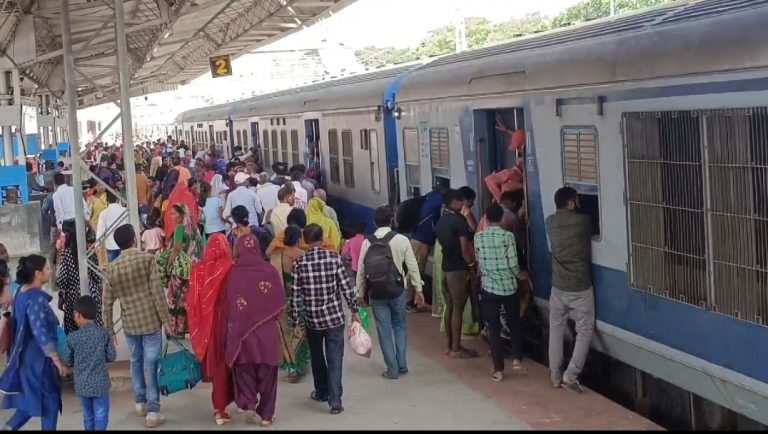 फारबिसगंज तक हो सहरसा ललित ग्राम ट्रेन का विस्तार