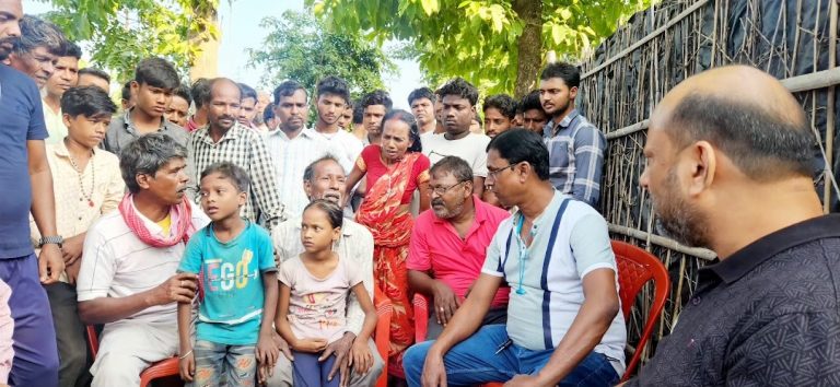 युवक की सदिग्ध मौत, एनएच 327 के किनारे मिला लावारिस अवस्था में शव